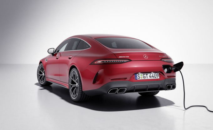 Mercedes-AMG GT63 SE Hybrid: έρχεται με νέα «καλούδια» 