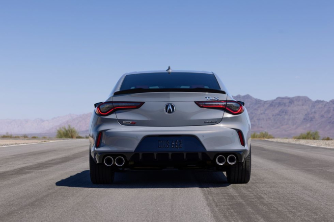 Acura TLX: η επίθεση του Σαμουράι! [Βίντεο]