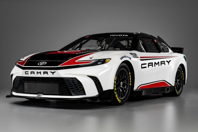 Toyota Camry NASCAR Cup Car: με νέα «πανοπλία» [Βίντεο]