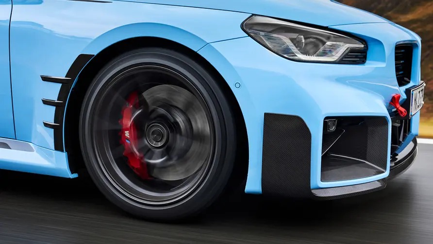 BMW M2: οι νέες θα είναι μονομπούλονες