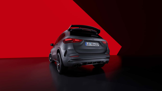 Mercedes-AMG GLA 45: ανανεωμένη και με 421 ίππους! [Βίντεο]