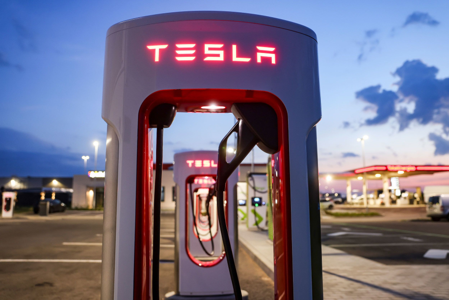 Tesla Charging Network: ποιες εταιρείες θα είναι συμβατές