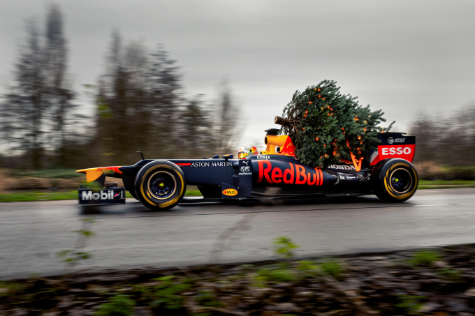 Formula1. To Χριστουγεννιάτικο δένδρο της Redbull και ο καλικάντζαρος!