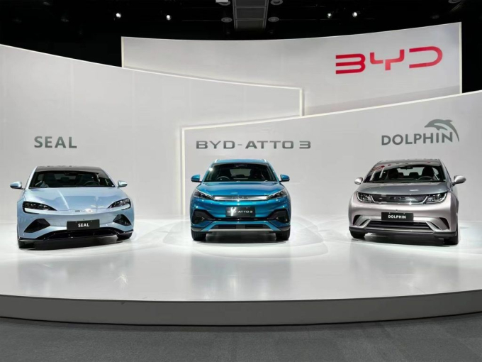 BYD: ποια είναι η κινέζικη εταιρεία που νίκησε την Tesla