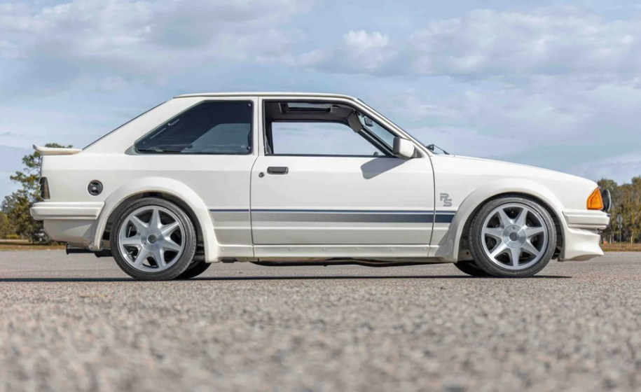 Ford Escort RS Turbo: Βρετανικό hot hatch στο σφυρί!