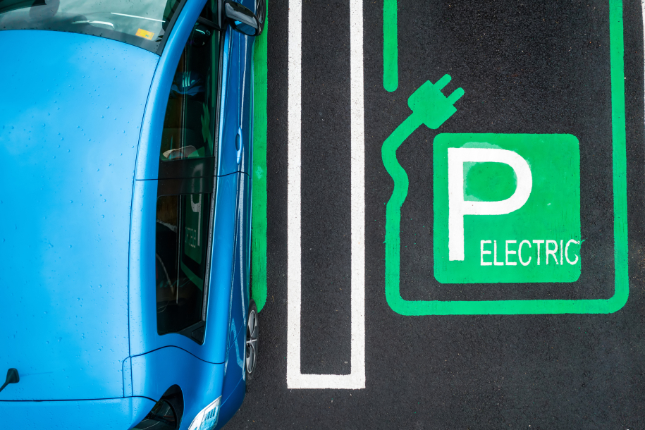 Πρόστιμο: Παράνομο παρκάρισμα σε θέση φόρτισης ηλεκτρικού αυτοκινήτου - Πόσο θα πληρώσετε το 2024