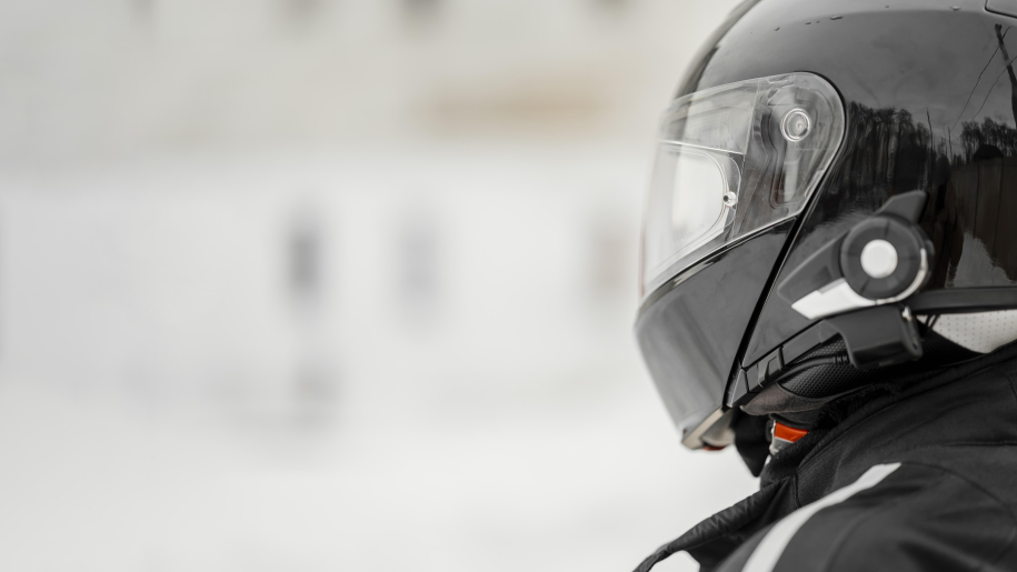 close-up-motorcyclist-with-helmet