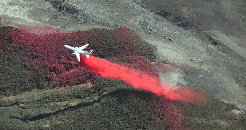 DC-10 Air Tanker: Εντυπωσιακό βίντεο κατάσβεσης πυρκαγιάς