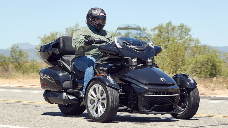 2024 Can-Am Spyder και Ryker: Δημοφιλή τρίκυκλα για κάθε πορτοφόλι - Πλεονεκτήματα μειονεκτήματα