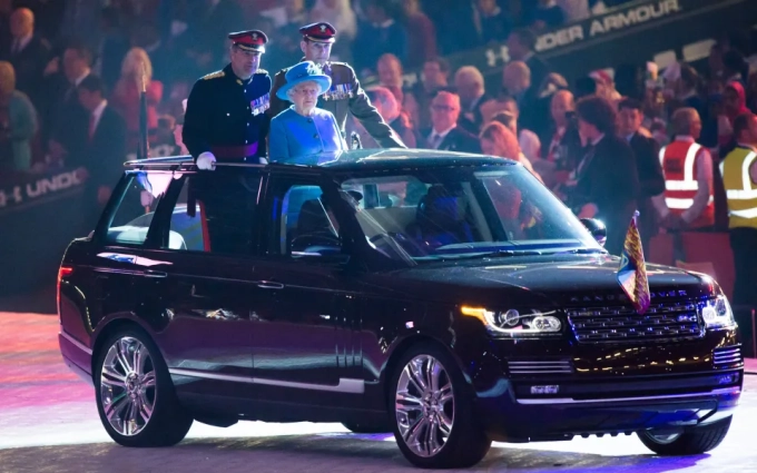 queen-elizabeth-ii-attends-ceremony