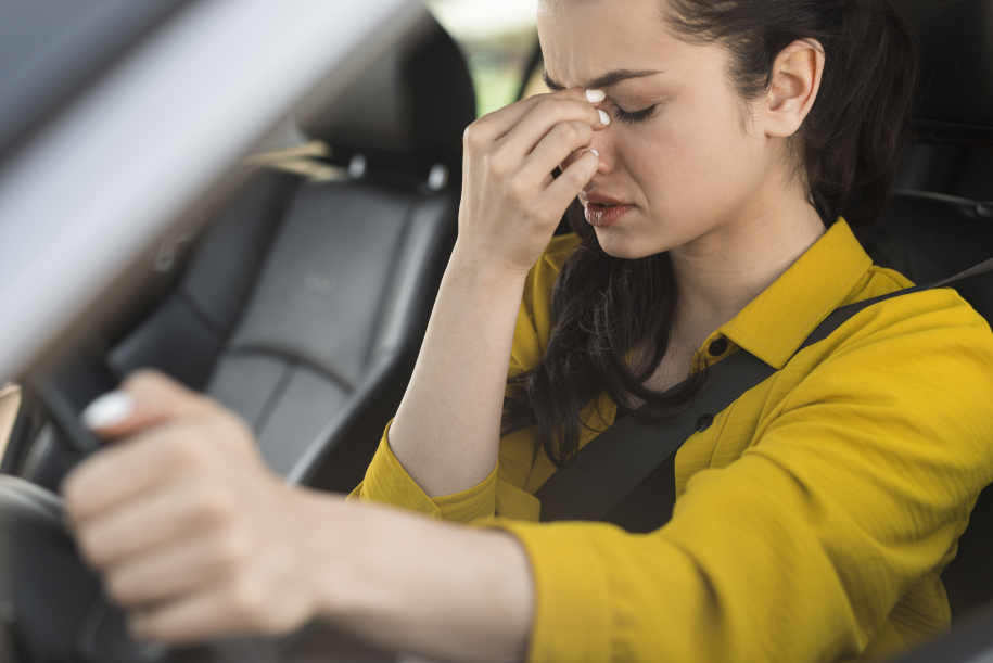 woman-driving-having-TRAVEL sickness