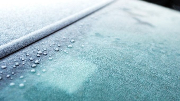 Use a towel to stop your windscreen from icing over