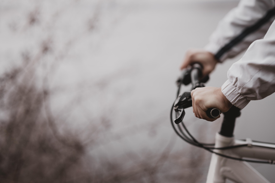 side-view-man-riding-mountain-bike-with-copy-space