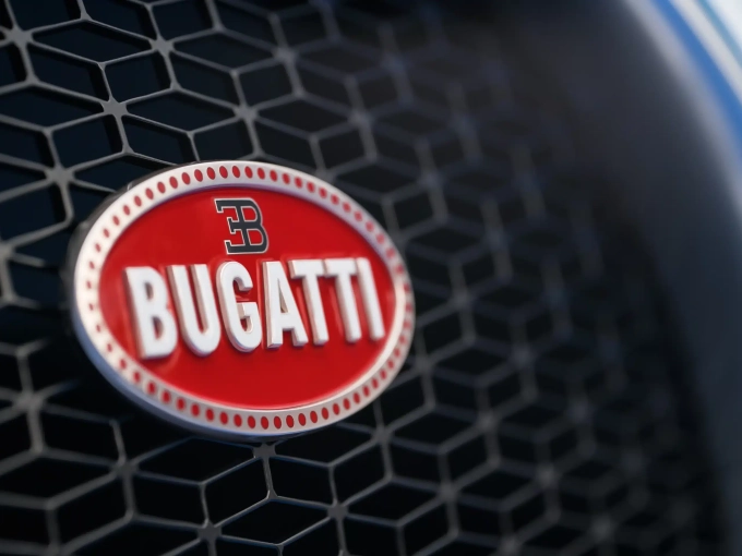 Τί συμβολίζει το έμβλημα της Bugatti; Δεν είναι απλά ένα B