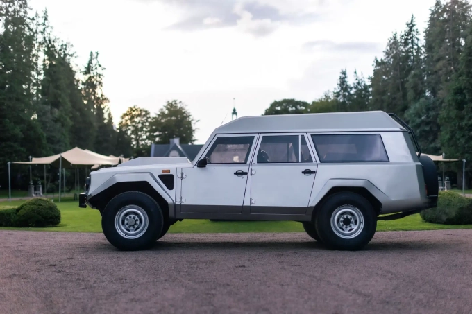 Lamborghini LM002