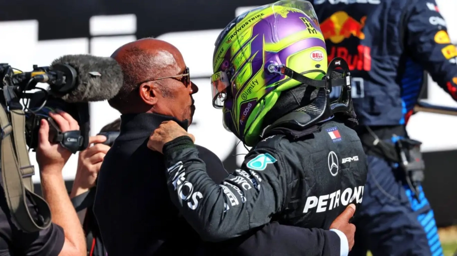 Lewis Hamilton hugs his father