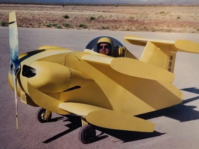 Το Starr Bumble Bee II κατασκευάστηκε αποκλειστικά για να αποκτήσει τον τίτλο του «μικρότερου αεροπλάνου στον κόσμο».