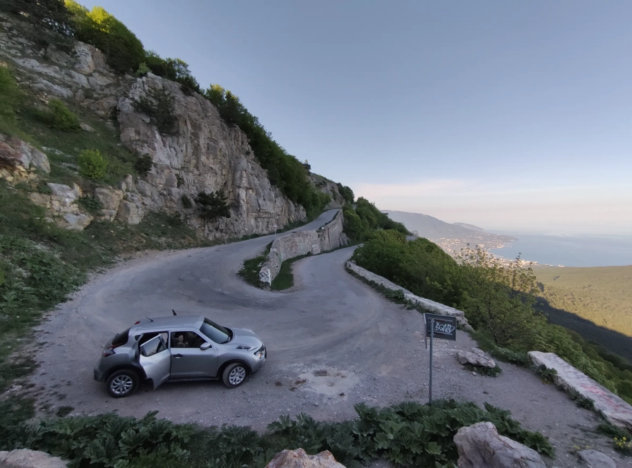 the car moves along the mountain road