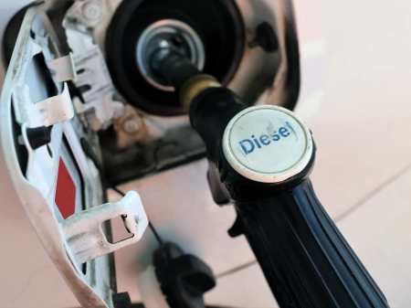 «Χαλασμένο» diesel: Πώς να το καταλάβετε – Τί να κάνετε εάν το έχετε βάλει ήδη