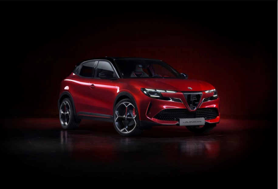 Ελληνική πρεμιέρα για την Alfa Romeo Junior στην Auto Athina 2024