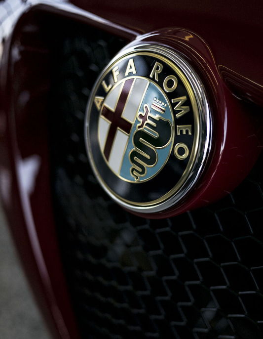 Το κρυφό μήνυμα πίσω από το σήμα της Alfa Romeo