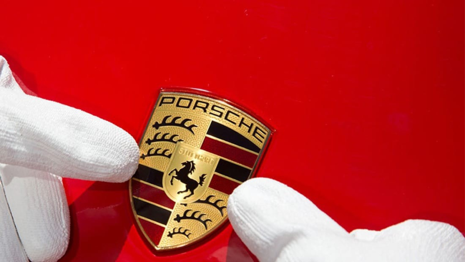 Porsche badge placement with gloves