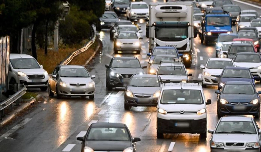 Τέλη κυκλοφορίας διαφορετικών ταχυτήτων: Πώς διαμορφώνονται τα ποσά ανάλογα με το όχημά σας – Η προθεσμία εξόφλησης