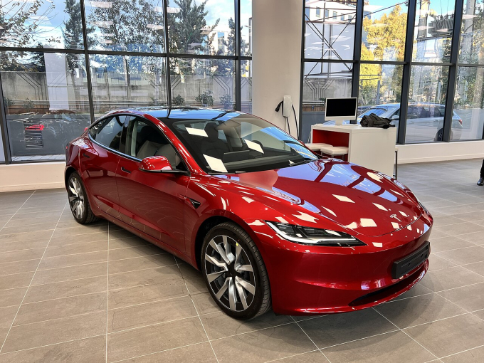 Αξίζει να αγοράσεις μεταχειρισμένο Tesla στο 2025;