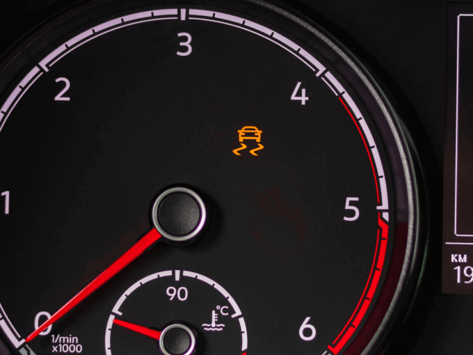 Γιατί ανάβει συνέχεια το λαμπάκι του Traction Control;